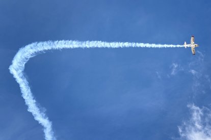 Acrobacias aéreas en el aeródromo La Matilla.