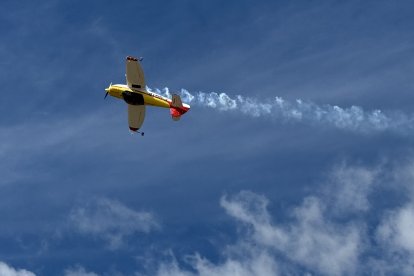 Acrobacias aéreas en el aeródromo La Matilla.
