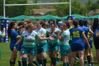 Un partido de rugby femenino de categoría Mater.