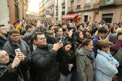 Un momento de procesión del Santísimo Rosario del Dolor en el Lunes Santo de Valladolid.