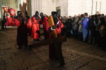 Un momento de la Procesión de La Buena Muerte en el Lunes Santo de Valladolid.
