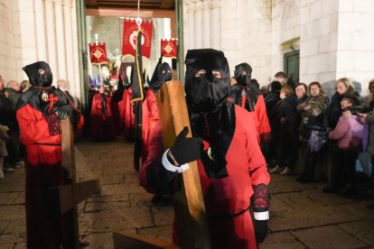 Un momento de la Procesión de La Buena Muerte en el Lunes Santo de Valladolid.
