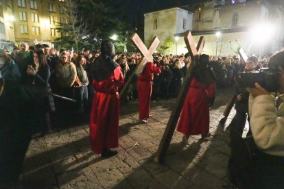 Un momento de la Procesión de La Buena Muerte en el Lunes Santo de Valladolid.