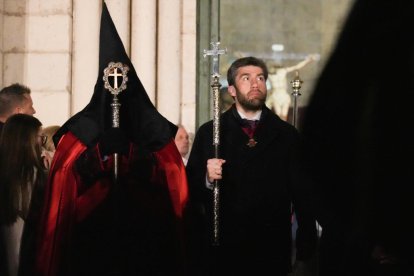 Un momento de la Procesión de La Buena Muerte en el Lunes Santo de Valladolid.