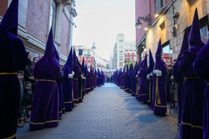 Un momento del Viacrucis procesional en el Miércoles Santo de la capital vallisoletana.