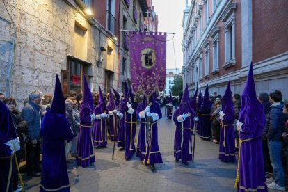 Un momento del Viacrucis procesional en el Miércoles Santo de la capital vallisoletana.