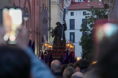 Un momento del Viacrucis procesional en el Miércoles Santo de la capital vallisoletana.