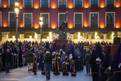 Un momento del Viacrucis procesional en el Miércoles Santo de la capital vallisoletana.