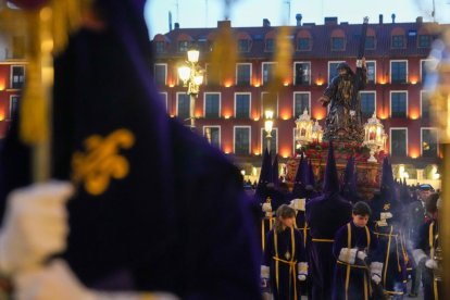 Un momento del Viacrucis procesional en el Miércoles Santo de la capital vallisoletana.