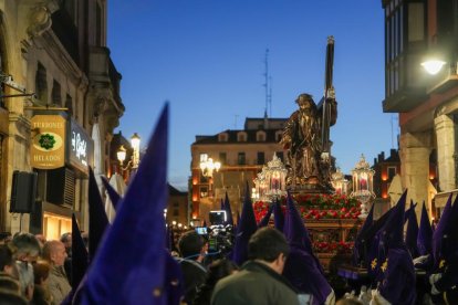 Un momento del Viacrucis procesional en el Miércoles Santo de la capital vallisoletana.