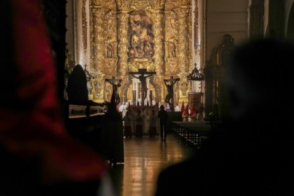 El Cristo de las Mercedes procesiona en el Miércoles Santo Vallisoletano.