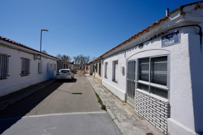 Obras en la calle Tovar del barrio de La Overuela de Valladolid.