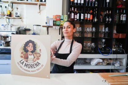 Daniela Dimitrova, dueña del bar La Morena, en el número 1