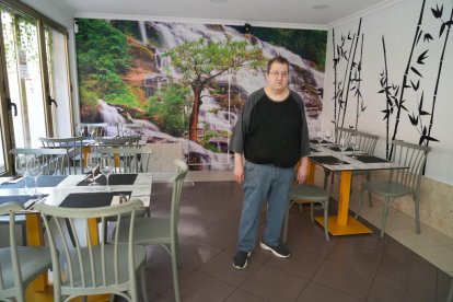 Herminio Álvarez, dueño del restaurante Las Piñas, en el número 6