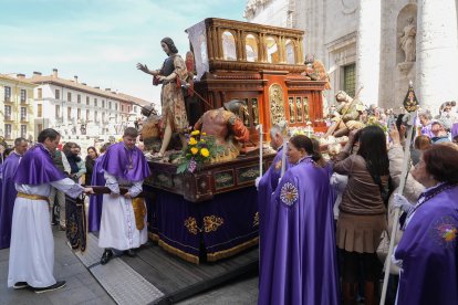 Procesión de Jesús Resucitado con La Virgen de La Alegría.