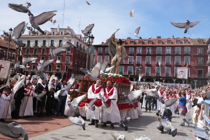 Procesión de Jesús Resucitado con La Virgen de La Alegría.
