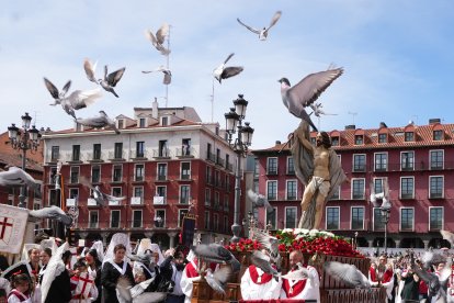 Procesión de Jesús Resucitado con La Virgen de La Alegría.