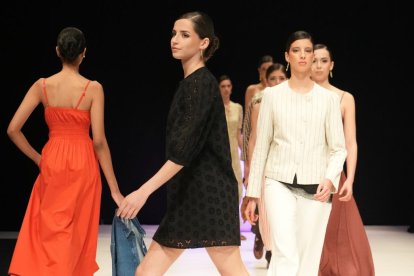 Un momento del desfile de moda en el Lava de Valladolid.