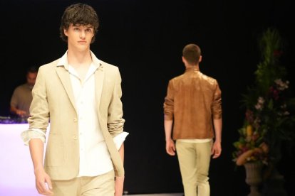 Un momento del desfile de moda en el Lava de Valladolid.