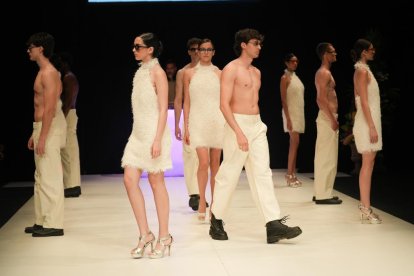 Un momento del desfile de moda en el Lava de Valladolid.