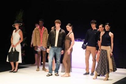 Un momento del desfile de moda en el Lava de Valladolid.