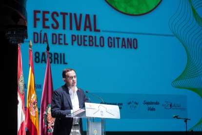 El Teatro Zorrilla acoge el Festival ‘Día del Pueblo Gitano’ de la mano de actuaciones musicales y la entrega de galardones.
