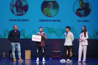 El Teatro Zorrilla acoge el Festival ‘Día del Pueblo Gitano’ de la mano de actuaciones musicales y la entrega de galardones.