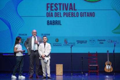El Teatro Zorrilla acoge el Festival ‘Día del Pueblo Gitano’ de la mano de actuaciones musicales y la entrega de galardones.