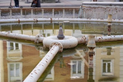 La Fuente de Plaza Madrid sin agua.