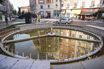 La Fuente de Plaza Madrid sin agua.