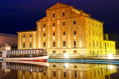 La fábrica de harinas San Antonio, uno de los iconos del Canal de Castilla en Medina de Rioseco