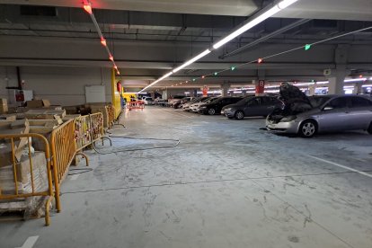 Incendio de un coche en el parking subterráneo de Río Shopping.