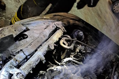Incendio de un coche en el parking subterráneo de Río Shopping.