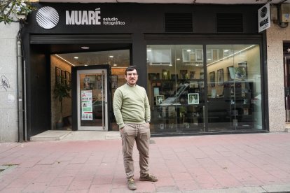 Alberto Blasco, dueño del estudio de fotografía Muaré Fotógrafos, en el número 40.