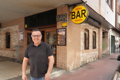 Antonio Javier Calvo, dueño del café / cervecería Coven Garden, en el número 71.