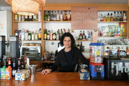 Ruth del Blanco, dueña del bar Orly, en el número 13.
