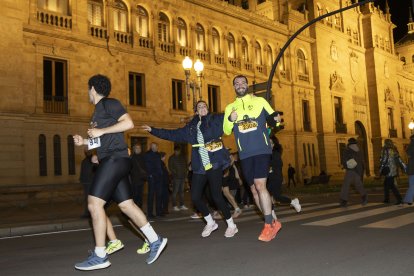 Carrera Ríos de Luz 2026 a su paso por la Academia de Caballería.
