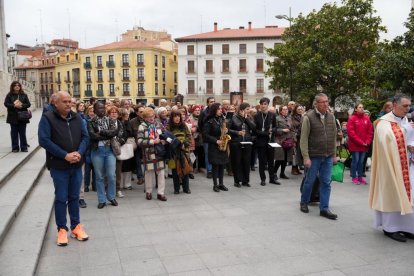 Procesión de la Divina Misericordia a los pies de la Catedral de Valladolid