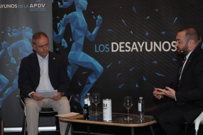 Desayuno de la APDV con Carlos Peralta Gallego, director de la Agencia Estatal Antidopaje.