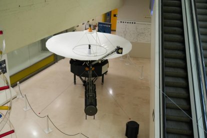 Museo de La Ciencia. Maqueta a tamaño real de una de las sondas espaciales Voyager.