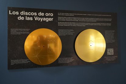 Museo de La Ciencia. Maqueta a tamaño real de una de las sondas espaciales Voyager.