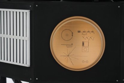 Museo de La Ciencia. Maqueta a tamaño real de una de las sondas espaciales Voyager.