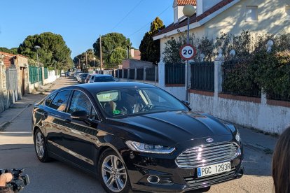 La Guardia Civil registra ya la antigua vivienda de Óscar tras aparecer el zulo oculto.