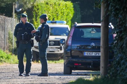La Guardia Civil registra ya la antigua vivienda de Óscar en Traspinedo tras aparecer el zulo oculto.