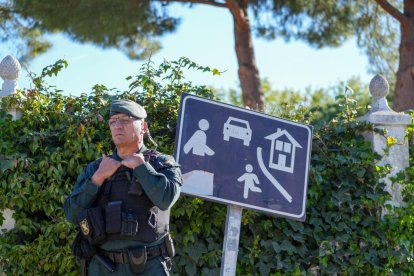 La Guardia Civil registra ya la antigua vivienda de Óscar en Traspinedo tras aparecer el zulo oculto.