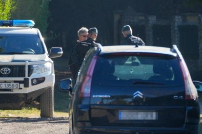Momento en el que el acusado Óscar sale de su coche para acceder a la que fuera su casa en Traspinedo