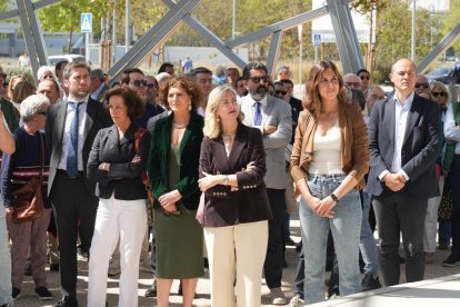 El alcalde de Valladolid, Jesús Julio Carnero, inaugura la plaza León de la Riva junto al exalcalde, en la Ciudad de la Comunicación