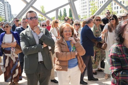 El alcalde de Valladolid, Jesús Julio Carnero, inaugura la plaza León de la Riva junto al exalcalde, en la Ciudad de la Comunicación