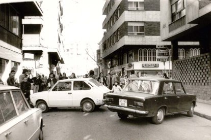 Manifestación en la calle López Gómez en la década de los 70