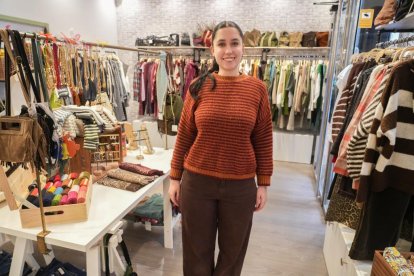 Mencía Amo, Socia de la tienda de ropa y complementos HCN Chantal, en el número 18